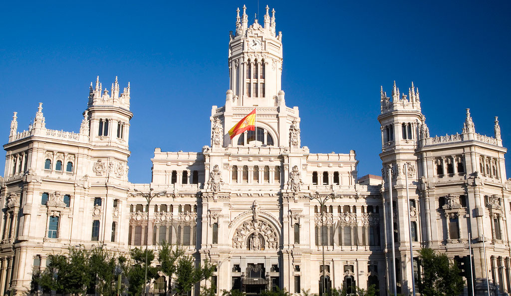 Edificio de la administración en Madrid en relación con la reclamación de intereses de demora a la administración