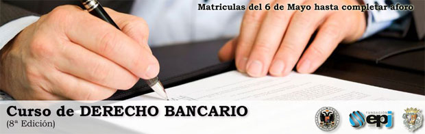 Imagen del 8º curso de derecho bancario que se celebra en Granada en la que aparecen las manos de un hombre firmando un documento