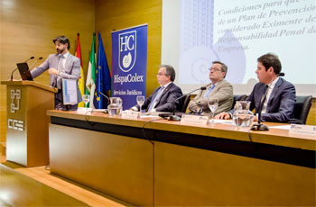 Manuel Fernández, abogado penal de HispaColex, en su ponencia de la jornada de Responsabilidad Penal de las Empresas. Junto a él el resto de ponentes.